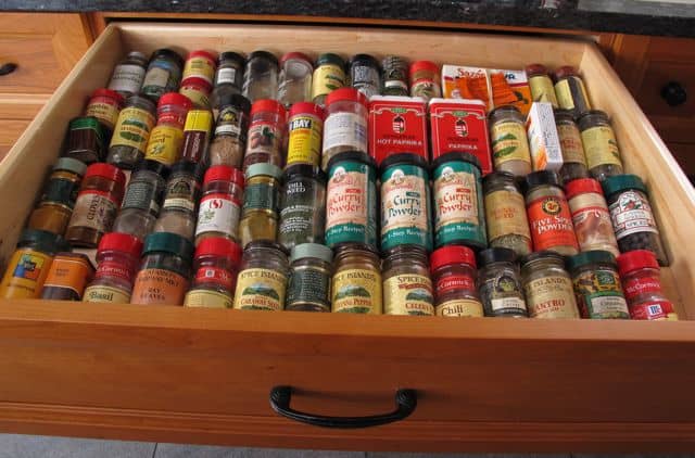 Herbs and spices – How long to keep them and where?