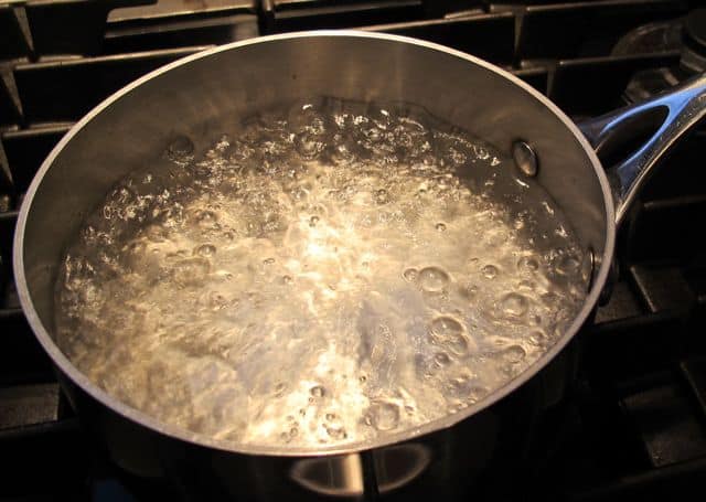 pot of water at a rolling boil