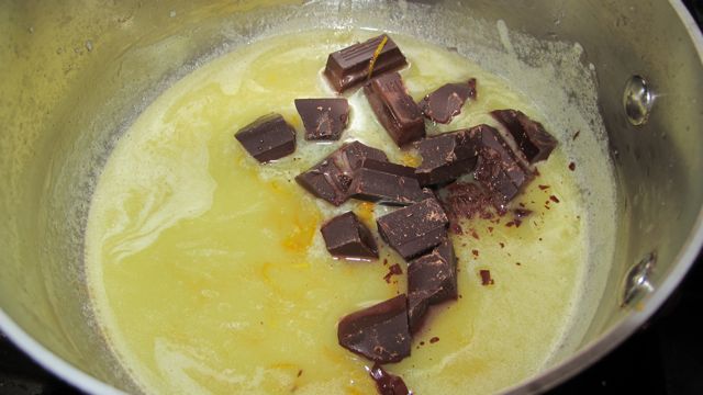 melting chocolate for cupcake glaze