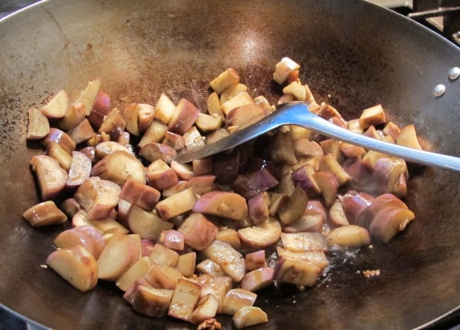 cooking garlic eggplant