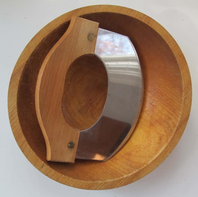wooden chopping bowl