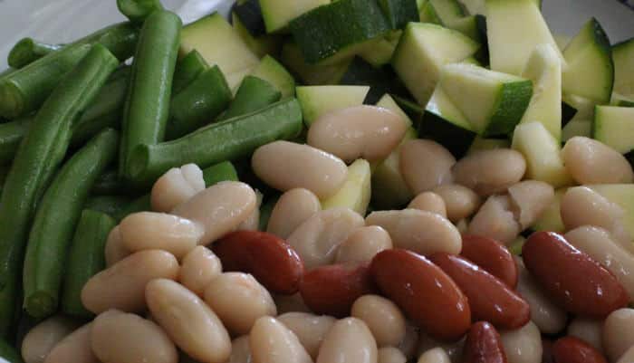 cooked beans, including kidney beans and white (navy) beans