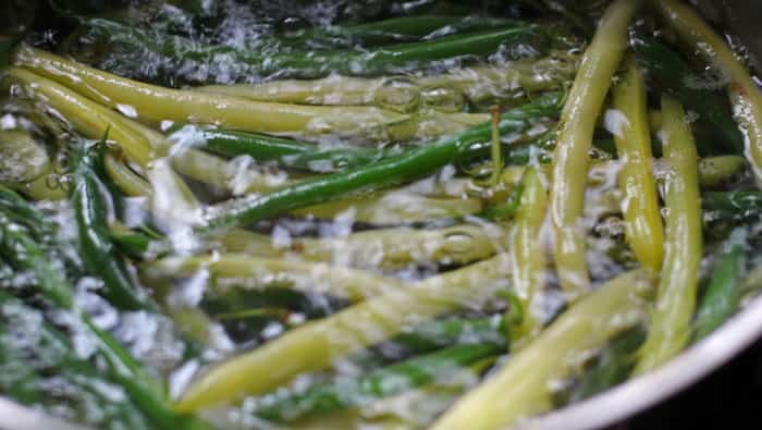 how to parboil or blanch beans