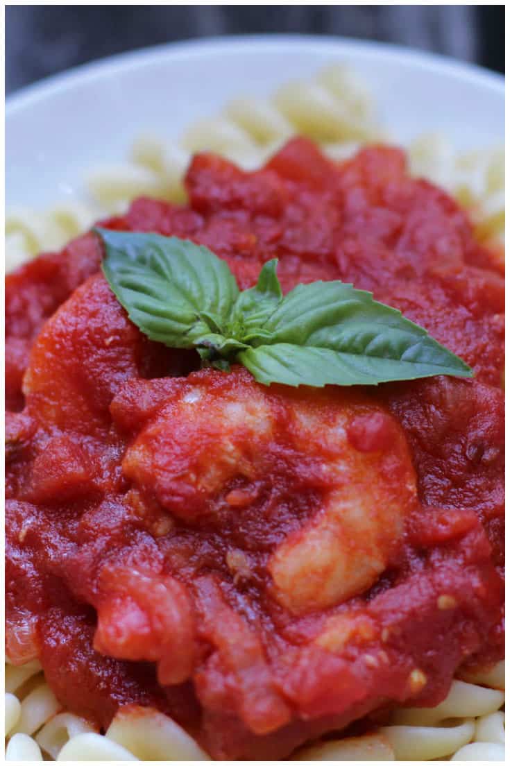 Pasta Arrabbiata is a spicy pasta, perfect for a weekday dinner, but also elegant enough for company. | Mother Would Know