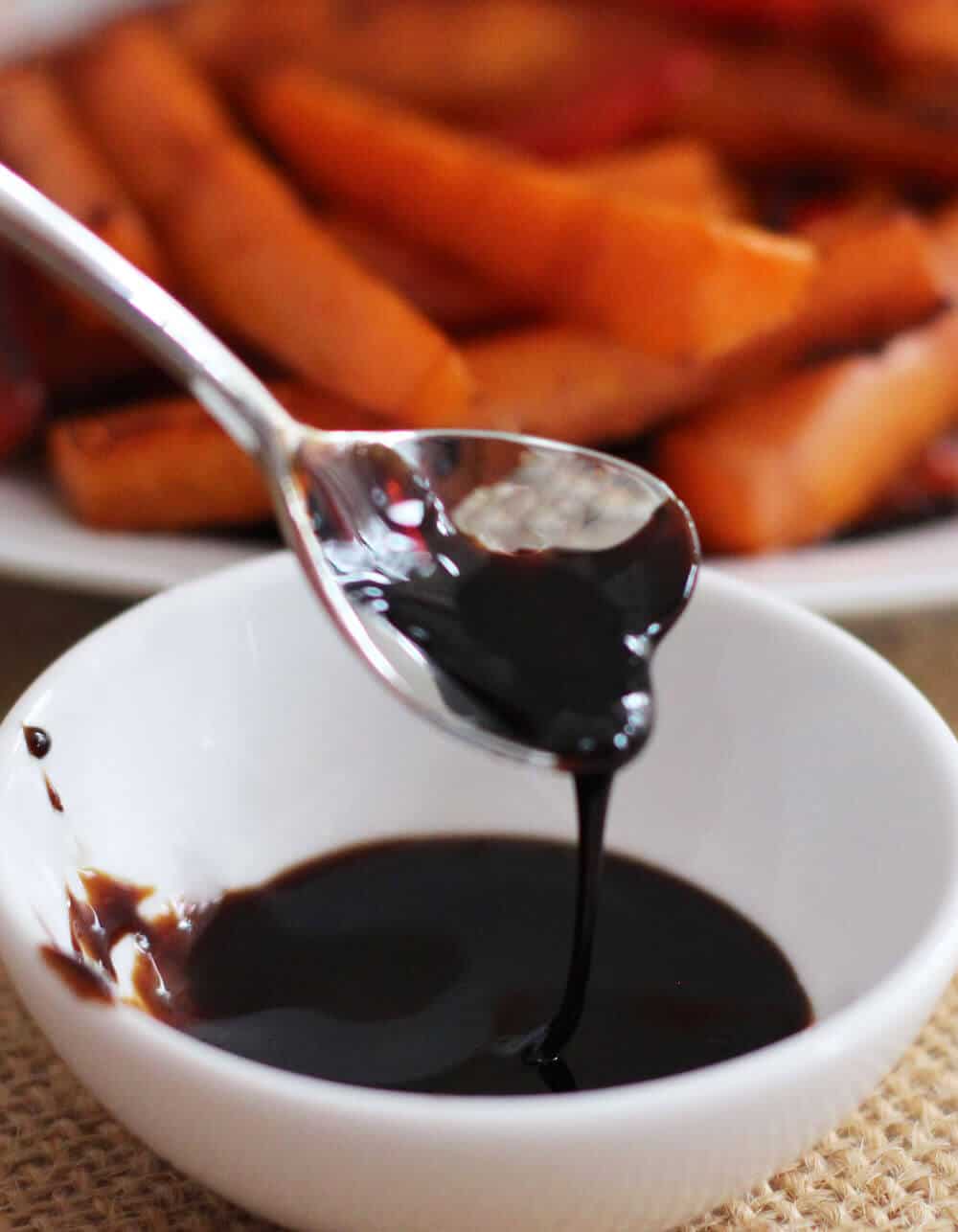 How to make sugar-free balsamic glaze in 10 minutes and with just one ingredient, balsamic vinegar