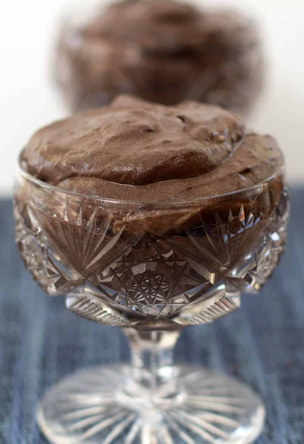 Chocolate avocado mousse is rich and chocolatey, without eggs. | Mother Would Know